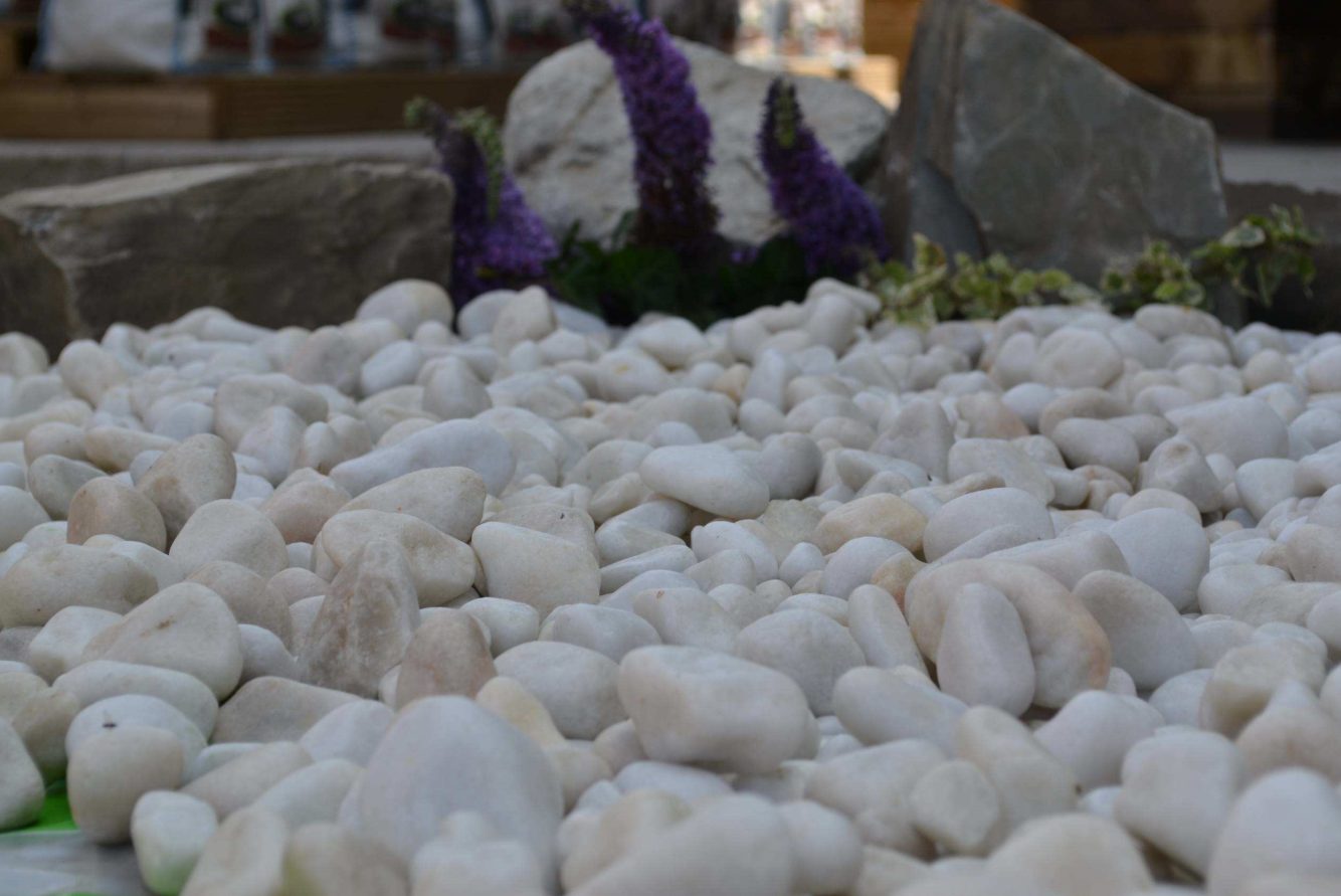 Ice White Pebbles 20-40mm